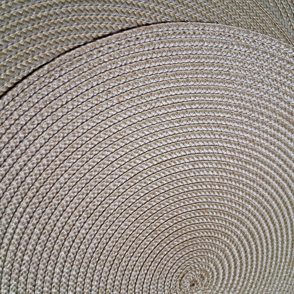 Round Thin‎ 15 inch Sea Grass Braided Placemats Set of 12 Preowned Washable - Picture 5 of 7
